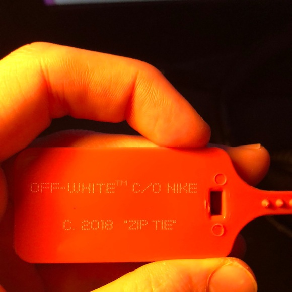 Off-White Jordan 1 UNC - Picture 9 of 16